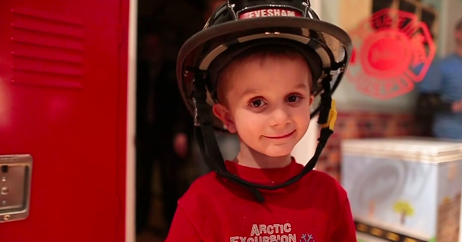 50 Volunteers Turn Sick Boy’s Room into Firehouse of His Dreams